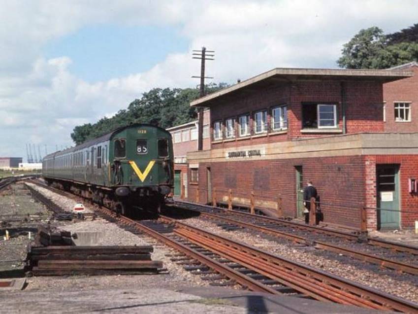 7th August 1965 and sporting an Orange-Vee 
3H no. 1128 passes Southampton Central signal box 
 BloodandCustard
