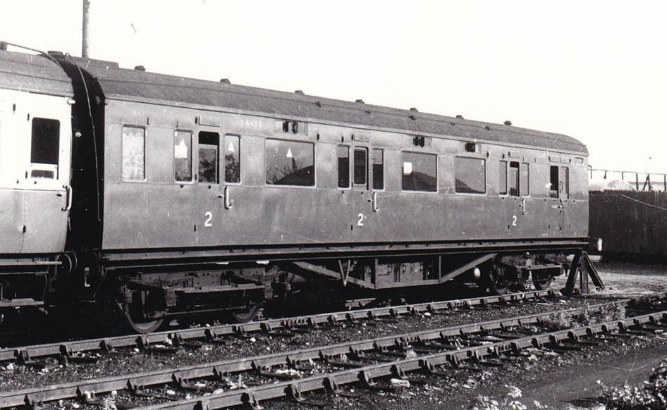 www.BloodandCustard.org
Intended for Continental Boat Train Services the Southern Railway build a number of ‘nondescript’ General Saloon Brake (Diag.2652) which could be used for 1st, 2nd or 3rd class traffic. With 2nd class markings on its doors, no.S4433S awaits its next duty at Yarmouth Vauxhall on 31st August 1951.